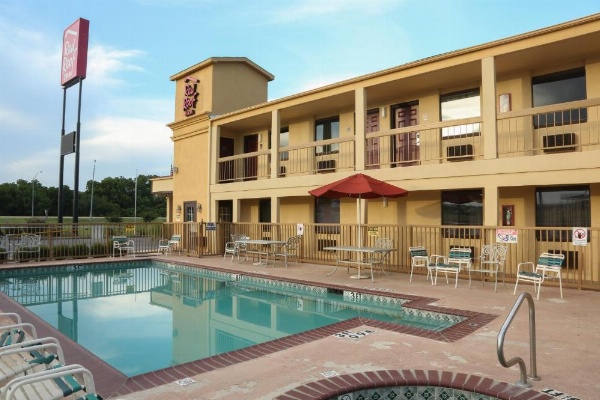 Red Roof Inn Ardmore image 11