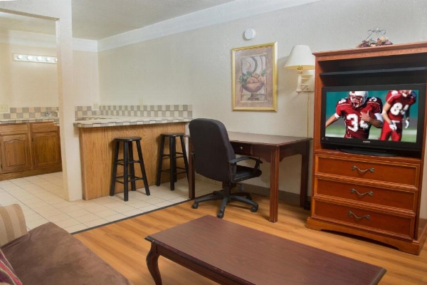 Red Roof Inn Ardmore image 14