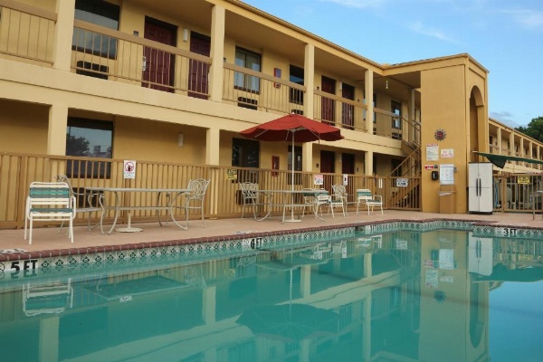 Red Roof Inn Ardmore image 15